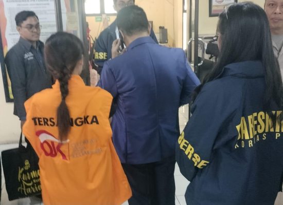 OJK Tuntaskan Penyidikan Dugaan Tindak Pidana Perbankan PT BPR DCN, Serahkan Tersangka ke Kejaksaan