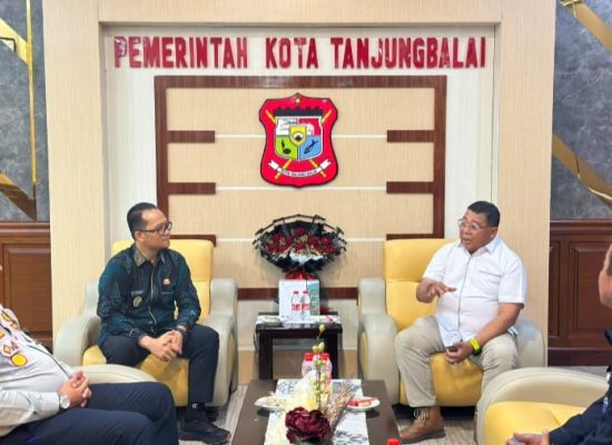 Pemko Tanjungbalai Terima Bantuan 25 Lampu PJU Tenaga Surya dari Kemenhub RI