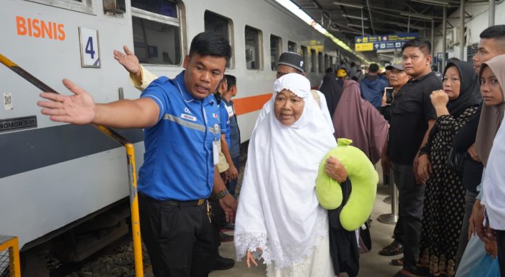 121 Jemaah Umrah Asal Labuhanbatu Naik KA Sribilah Utama Menuju Kualanamu, KAI Permudah Integrasi Moda Ibadah