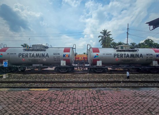 Perkuat Rantai Pasok Energi, KAI Divre I Sumut Optimalkan Angkutan BBM Jalur Rel