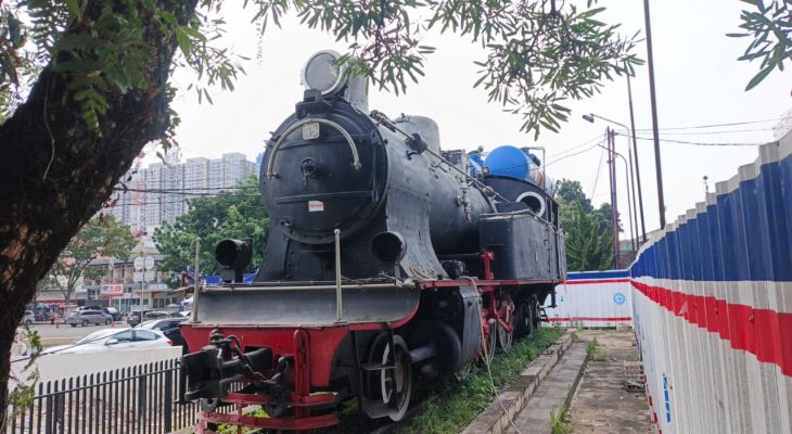 KAI Divre I Sumut Rawat Monumen Lokomotif DSM 38 Berusia 113 Tahun
