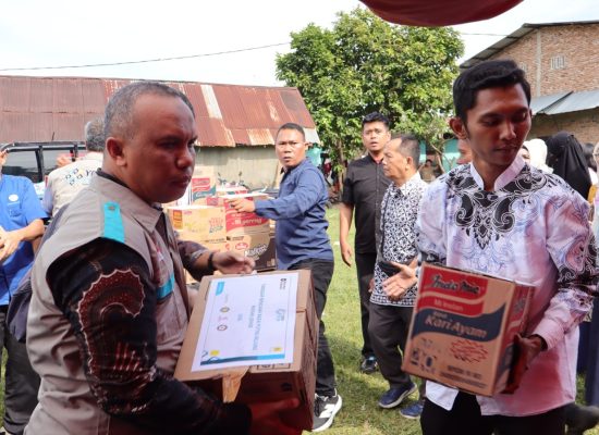 PLN UP3 Medan Salurkan Bantuan bagi Warga Terdampak Puting Beliung di Medan Johor