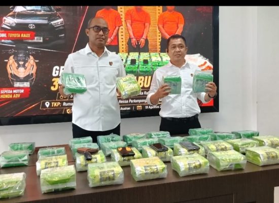 Duet Paman dan Ponakan Kompak Bawa 35 Kg Sabu
