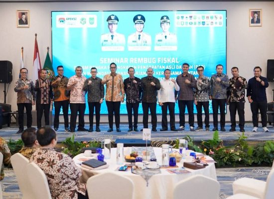 Wali Kota Wesly Didampingi Kepala BPKPD Alwi Lumbangaol Hadiri Seminar Rembug Fiskal Tingkatkan PAD di Batam