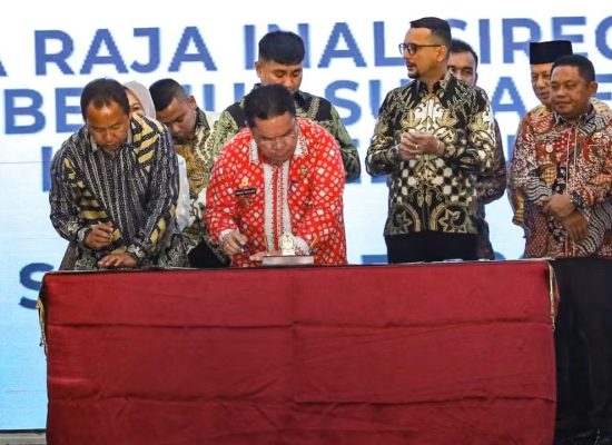 Wali Kota Wesly dan Ketua DPRD Timbul Lingga Tandatangani Komitmen Perbaikan Tata Kelola Pemerintah dengan KPK