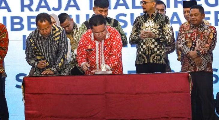 Wali Kota Wesly dan Ketua DPRD Timbul Lingga Tandatangani Komitmen Perbaikan Tata Kelola Pemerintah dengan KPK