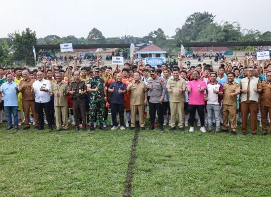 Wali Kota Wesly Didampingi Forkopimda Kick Off Kejuaraan Sepak Bola Antar Pelajar SMA/Sederajat