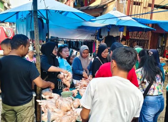 TPID dan PD Pasar Horas Jaya Gelar Operasi Pasar Murah, Daging Ayam Ras Rp40 Ribu per Kg