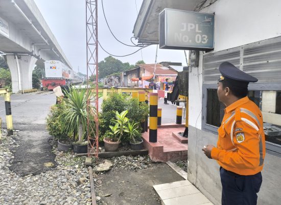 Perkuat Keselamatan Perlintasan Sebidang, KAI Divre I Sumut Tambah 180 Petugas Ekstra