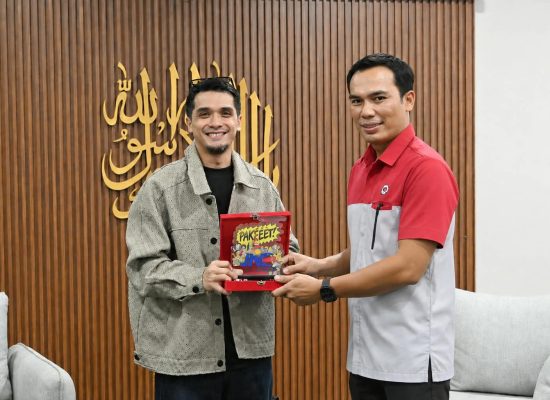 JNE Medan Sambut Sharing Time Bersama Ricky Harun di Masjid Al-Isra’ H. Soeprapto Soeparno