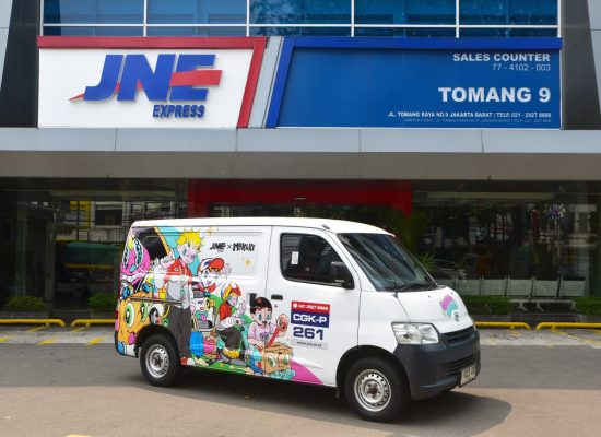Sambut HUT ke-36, JNE Hadirkan Kolaborasi Eksklusif dengan Semangat Kreatif “Melesat Hebat”