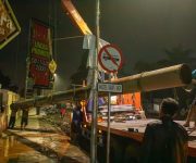 Pemko Pematangsiantar Bongkar Bangunan Reklame Tak Berizin di Jalan Sutomo Sudut Taman Makam Pahlawan
