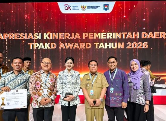 Wali Kota Wesly Terima Penghargaan Pematangsiantar Nominasi TPAKD Award 2026