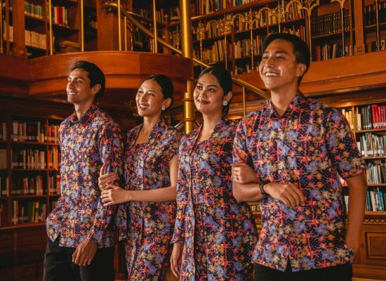 JNE Dukung Kolaborasi MANDALAS dan Yayasan Habibie & Ainun Hadirkan Koleksi Batik “Menemani”