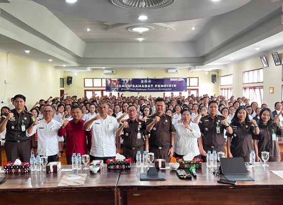 Kejari Toba Perkuat Kesadaran Hukum Kepala Sekolah Melalui Program Jaksa Sahabat Pendidik