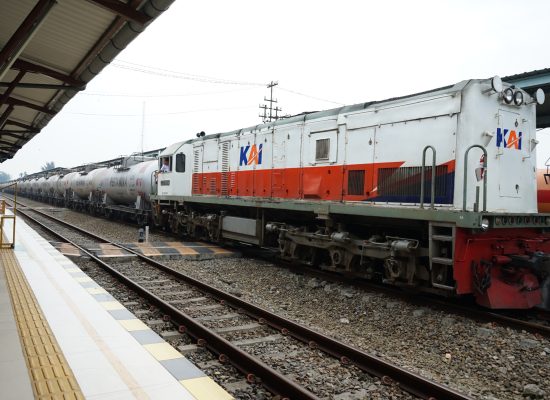 Dari Terminal BBM ke Wilayah Konsumsi, Kereta Api Menjaga Arus Distribusi Energi