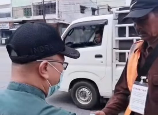 Indra ST Pimpin Aksi Peduli Kesehatan, Kelurahan Teladan Barat Bagikan Masker kepada Warga